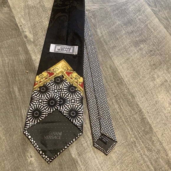 Gianni Versace vintage silk tie - Picture 3 of 3